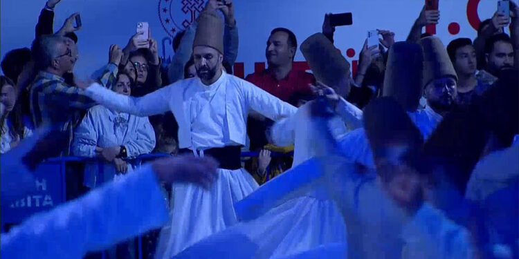 Kültür ve Turizm Bakanlığı tarafından Mevlana’nın 750. Vuslat yıldönümü ve 2023 yılının UNESCO tarafından Mevlana Yılı olarak takvime alınması nedeniyle Ayasofya Meydanı'nda 750 semazenin katılımıyla etkinlik düzenlendi.