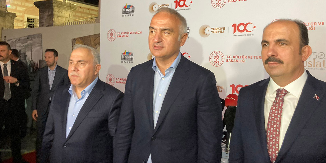 Ayasofya Meydanı'nda 750 semazen gösteri yaptı