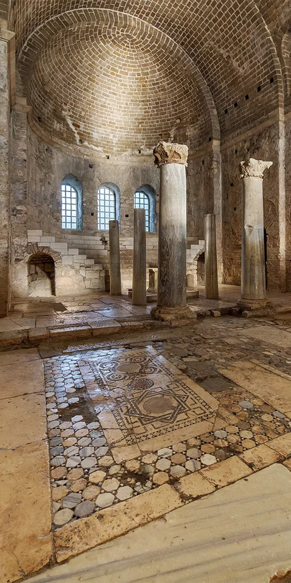 Antalya'nın demre ilçesinde, tüm dünyada 'noel baba' olarak bilinen aziz nikolaos kilisesi kazılarında yeni dönem.