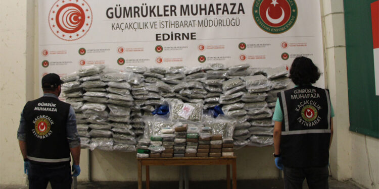 18.8 milyar liralık kaçak eşyaya el konuldu