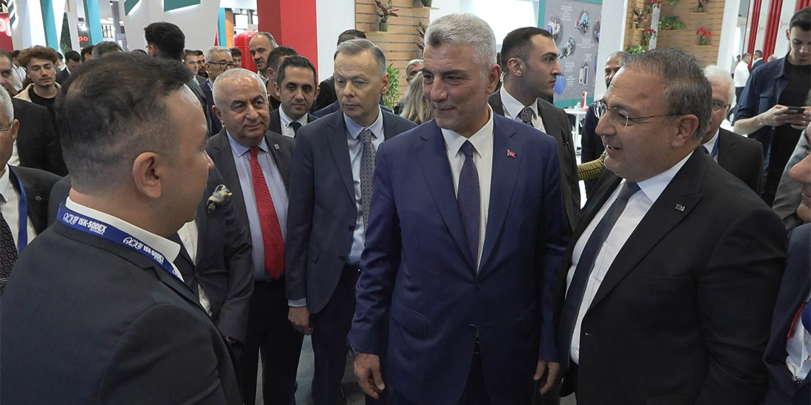 Ticaret Bakanı Ömer Bolat, "İlk 9 ay itibariyle yüzde 8-9 gibi bir ihracat artışımız bulunmaktadır. 9 ayda, 8 Milyar 750 Milyon dolara ulaşmış bulunuyoruz. Sevindirici olan, şuan iklimlendirme sektöründe dış açık vermiyoruz" dedi.