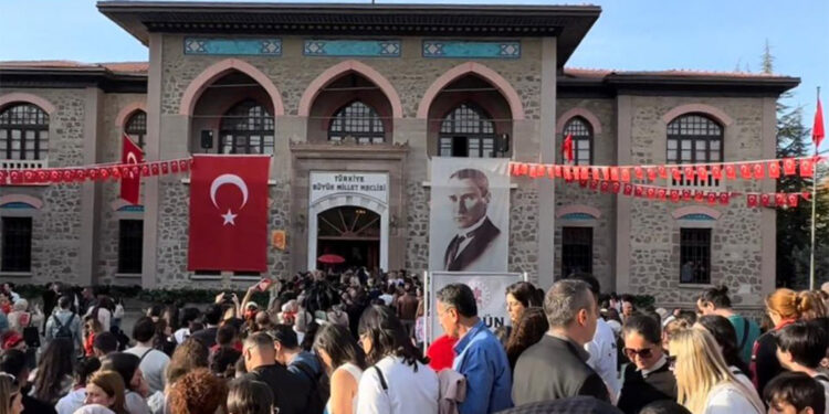 32 bin 600 kişi Cumhuriyet Müzesi'ni ziyaret etti