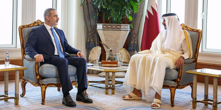 Hakan Fidan Katar Emiri Şeyh Al Sani ile görüştü