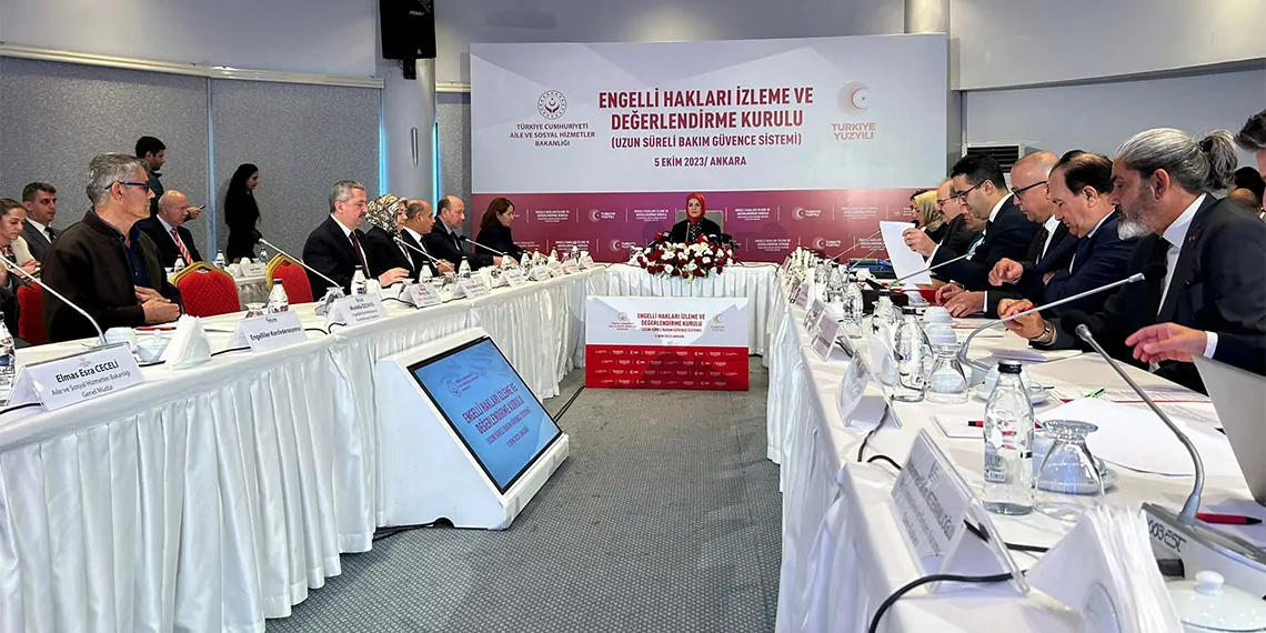 Ankara'da 75'inci yıl huzurevi yaşlı bakım ve rehabilitasyon merkezi'nde konuşan aile ve sosyal hizmetler bakanı mahinur özdemir göktaş, "bizim önceliğimiz, bakanlık olarak aile odaklı hizmetleri güçlendirmek" dedi.