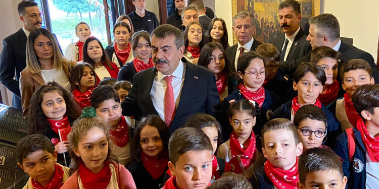 Çocukların Cumhuriyet felsefesine sahip çıkmaları önemli