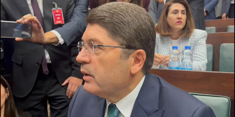 Bakan Tunç: Ana muhalefetin tezkerelere 'hayır' oyu vereceğini açıklaması çok talihsiz