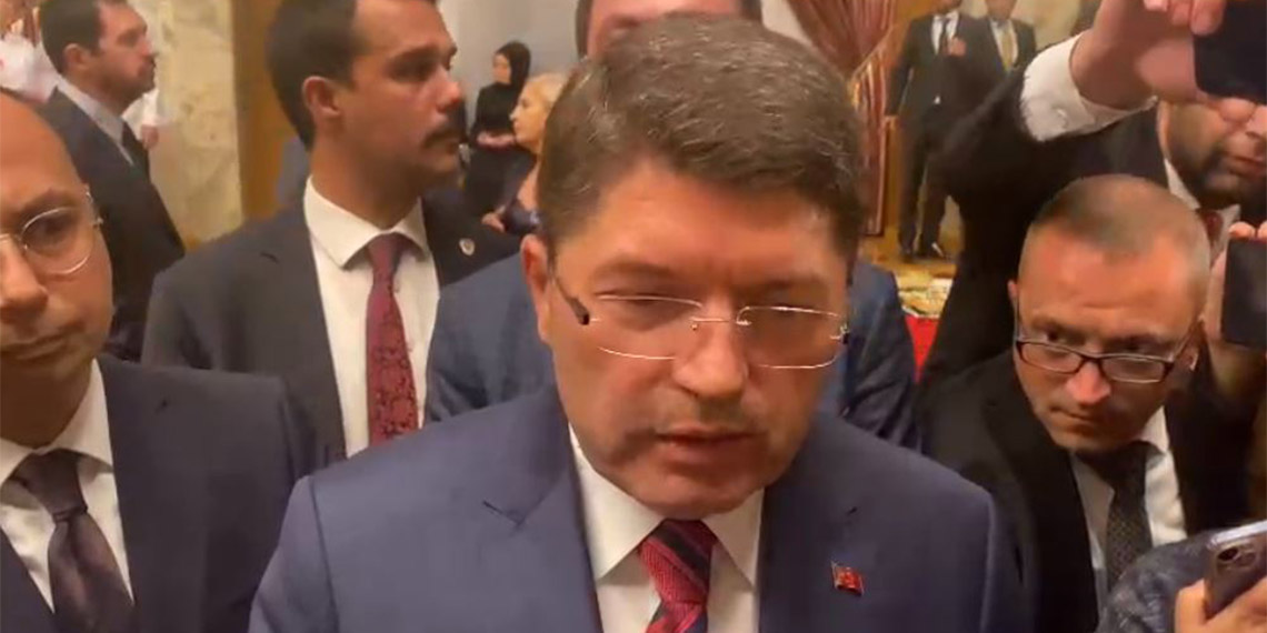 Adalet Bakanı Yılmaz Tunç, Gezi Davası'nda alınan karara ilişkin "Karar elbette ki eleştirilebilir. Ama 'kararı kabul etmiyoruz', 'Gezi direniştir, yargılanamaz, onurumuzdur' şeklindeki ifadeler demokratik hukuk devletinde olmaz'' dedi.