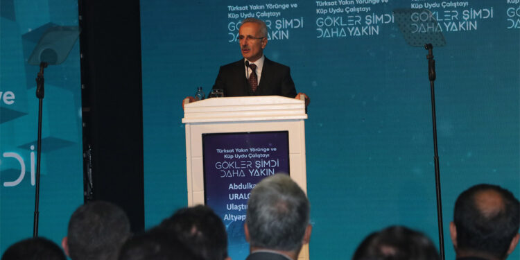 Dünyada söz sahibi olmak için uzayda da 'iz' sahibi olmak zorundayız