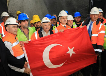 Sünebeli Tüneli'nin ışık görme töreni yapıldı
