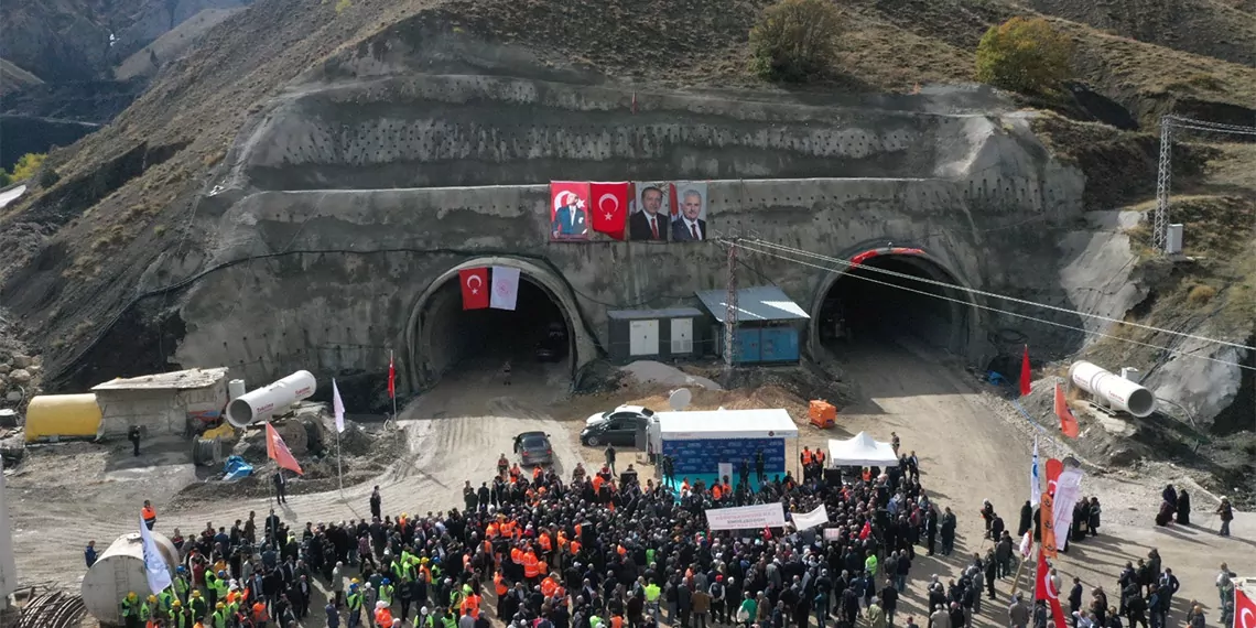 Sünebeli tüneli'nin ışık görme töreni yapıldı