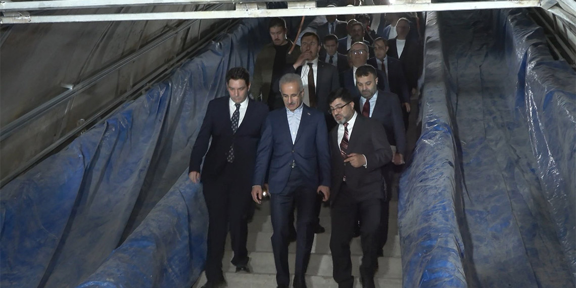 Ulaştırma ve Altyapı Bakanı Abdulkadir Uraloğlu, yapımı devam eden Halkalı-İstanbul Havalimanı metrosu açılışı için tarih verdi.