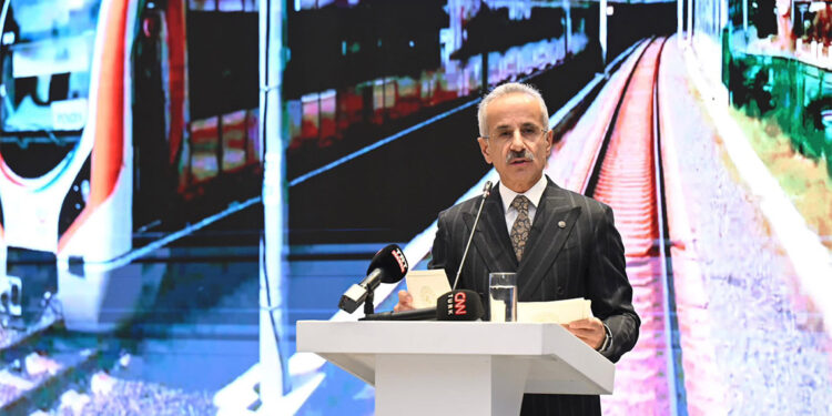 Ulaştırma Bakanı Abdulkadir Uraloğlu Kazakistan'da