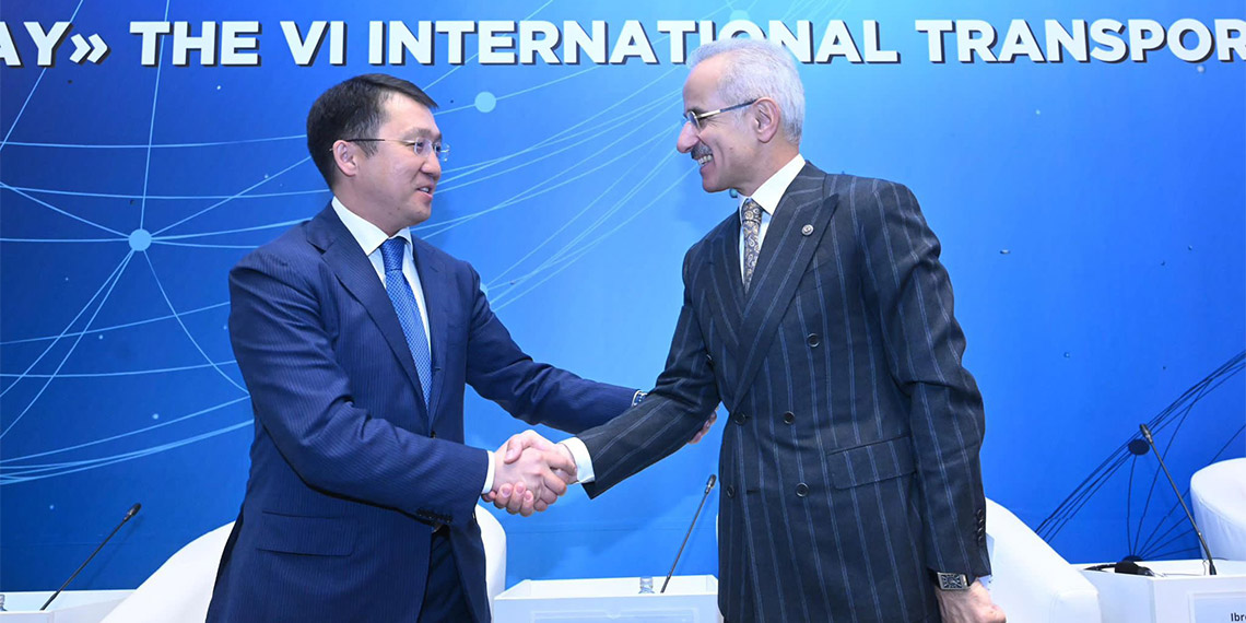 Ulaştırma ve Altyapı Bakanı Abdulkadir Uraloğlu Kazakistan’da düzenlenen Uluslararası Ulaştırma ve Lojistik Forumu’na katıldı.