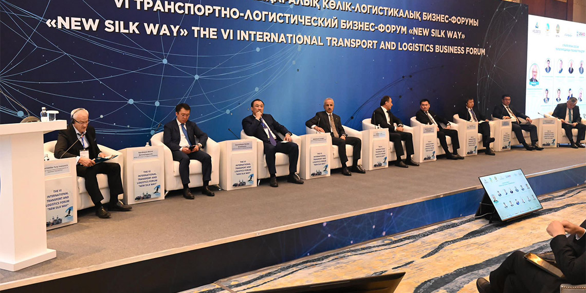 Ulaştırma Bakanı Abdulkadir Uraloğlu Kazakistan'da