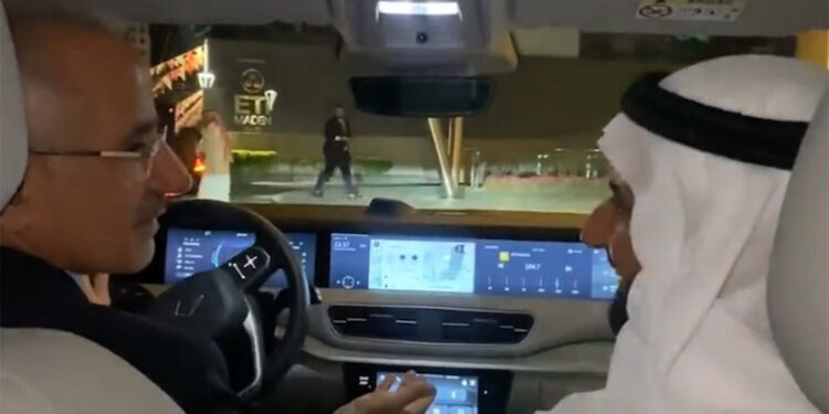 Bakan Uraloğlu, Hac ve Umre Bakanı'nı TOGG ile karşıladı