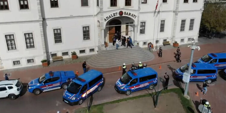 Kafes operasyonlarında 2 çete çökertildi