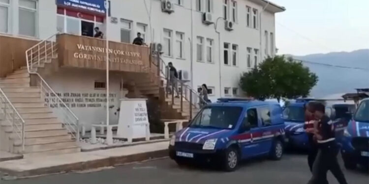 Sınır bölgelerinde 181 göçmen kaçakçılığı organizatörü yakalandı