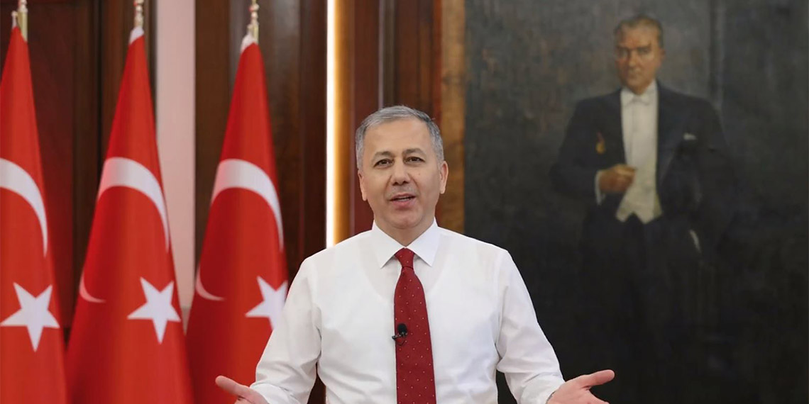 İçişleri Bakanı Ali Yerlikaya, "En büyük eserini gençlere emanet eden ve 'Türkiye Cumhuriyeti ilelebet payidar kalacaktır' diyen Gazi Mustafa Kemal Atatürk'ü, kahraman silah arkadaşlarını, aziz vatanımız için fedai can eyleyen şehitlerimizi, kahraman gazilerimizi rahmet, minnet ve şükranla yad ediyorum. Bir asırdır değişmeyen heyecanımız ve inancımızla Cumhuriyet Bayramımız kutlu olsun" dedi.