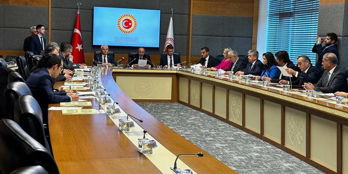 Tarım ve Orman Bakanlığı, Balıkçılık ve Su Ürünleri Genel Müdürü Mustafa Altuğ Atalay, "Balıkçı barınakları, başarılı olamadığımız konulardan biri. Bu konu ilgili de Türkiye Bilimsel ve Teknolojik Araştırma Kurumu'na (TÜBİTAK) araştırma yaptırdık. Balıkçı barınaklarının tamamının elden geçirilmesi, kanuni altyapısının güçlendirilmesi gerekiyor" dedi.