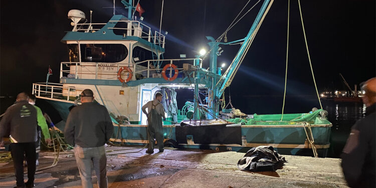 Balıkçıların ağına erkek cesedi takıldı