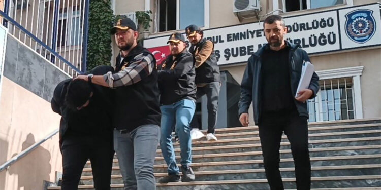 'Banka hesaplarınızı hackerlar ele geçirmiş' diyerek 930 bin lirasını aldılar