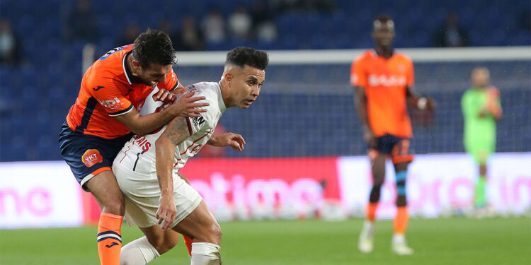 Başakşehir FK-Gaziantep FK'yı 2-0 mağlup etti