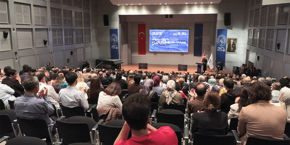 Eski Başbakan Binali Yıldırım, Filistin'de yaşananlara değinerek, "Şimdi, geldiğimiz noktada bu yaşanan katliam, vahşet, Ortadoğu'da yeni bir şer projesinin başlangıcıdır" dedi.