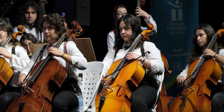 İki Elin Sesi Var Çocuk Senfoni Orkestrası seyirciyle buluştu