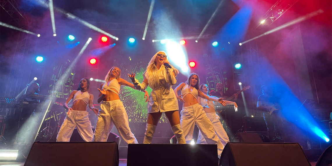 10 bin kişi Ece Seçkin konseriyle coştu