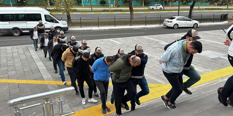 Bulutlar Çetesi örgütü operasyonu: 15 şüpheli adliyede