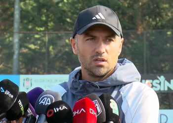 Futbolculuk hayatımda hep zorluklar vardı