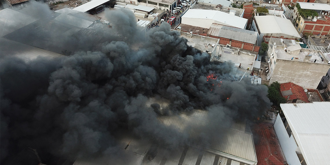 Bursa'da mobilya atölyesinde yangın