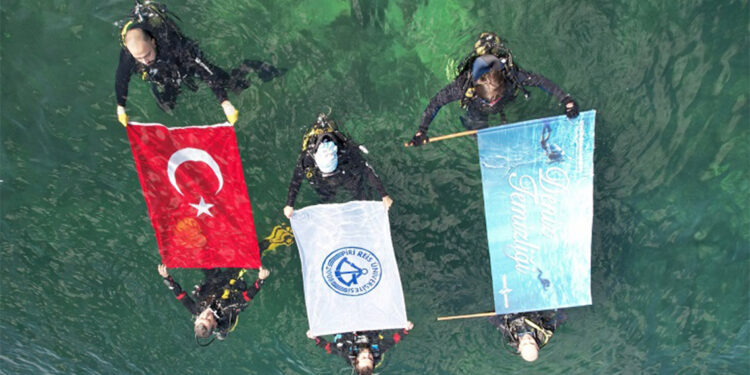 Büyükada'da deniz dip temizliği yapıldı