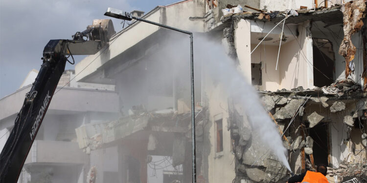 Büyükçekmece'de 48 bin bina yeniledik