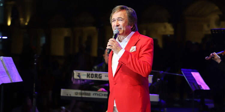 Cumhuriyetin 100'üncü yılı Erol Evgin konseri ile kutlandı