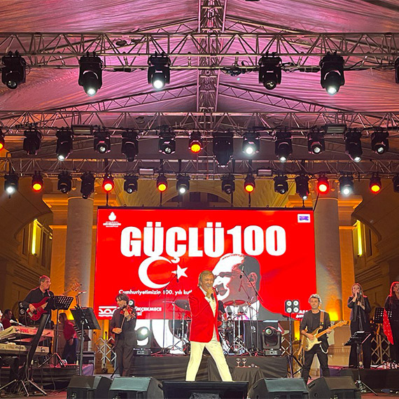 Cumhuriyetin 100'üncü yılı Erol Evgin konseri ile kutlandı