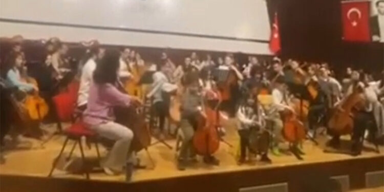 Nazım'da 7 'den 77'ye 100 çello konseri