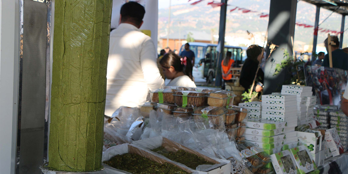 Cumhurbaşkanı Yardımcısı Cevdet Yılmaz, "EXPO’nun ana temasını oluşturan bitkisel üretim, ülkemizde 2022 yılında 128,6 milyon tona ulaşmıştır. Bitkisel üretim değeri ise; 2002- 2021 döneminde 32 milyar TL seviyesinden, geçtiğimiz yıl 306,4 milyar TL'ye yükselmiştir. Sertifikalı tohum üretim miktarı 2022 yılında 1,36 milyon tonu aşmış durumdadır" dedi.