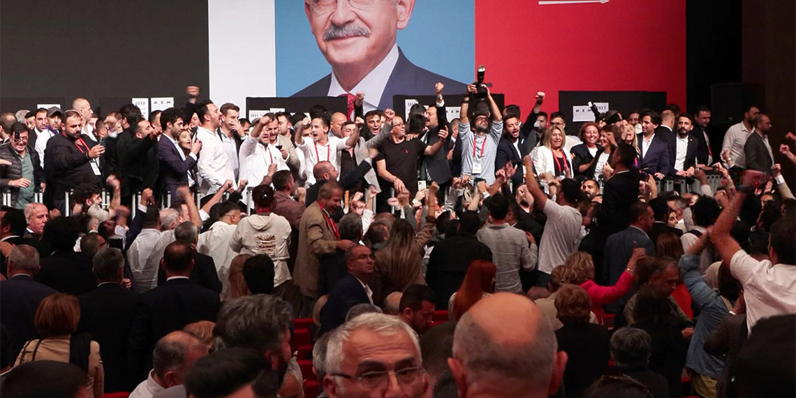 Cumhuriyet Halk Partisi 38. Olağan İstanbul kongresi sonuçlandı. Özgür Çelik İstanbul İl Başkanı seçildi. Özgür Çelik, “Bu bir zafer konuşması değil. Biz zafer konuşmasını İstanbul'u yeniden kazandığımızda, Türkiye'yi kazandığımızda gerçekleştireceğiz" dedi.