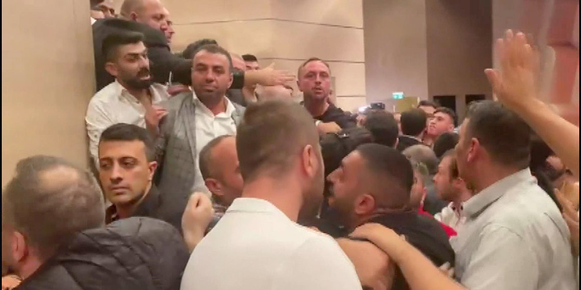 CHP İstanbul İl Kongresi'nde arbede