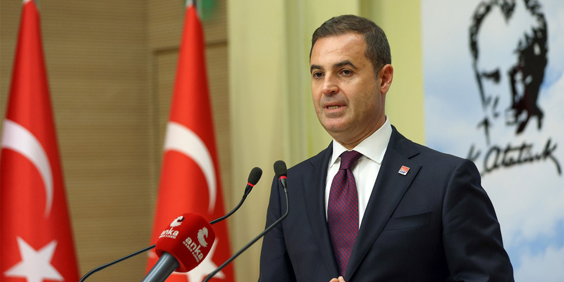 CHP Yerel Yönetimlerden Sorumlu Genel Başkan Yardımcısı Ahmet Akın, İsrail ve Filistin'de yaşananlara ilişkin, "Savaşın büyümeden sonlanmasını temenni ediyoruz" dedi.