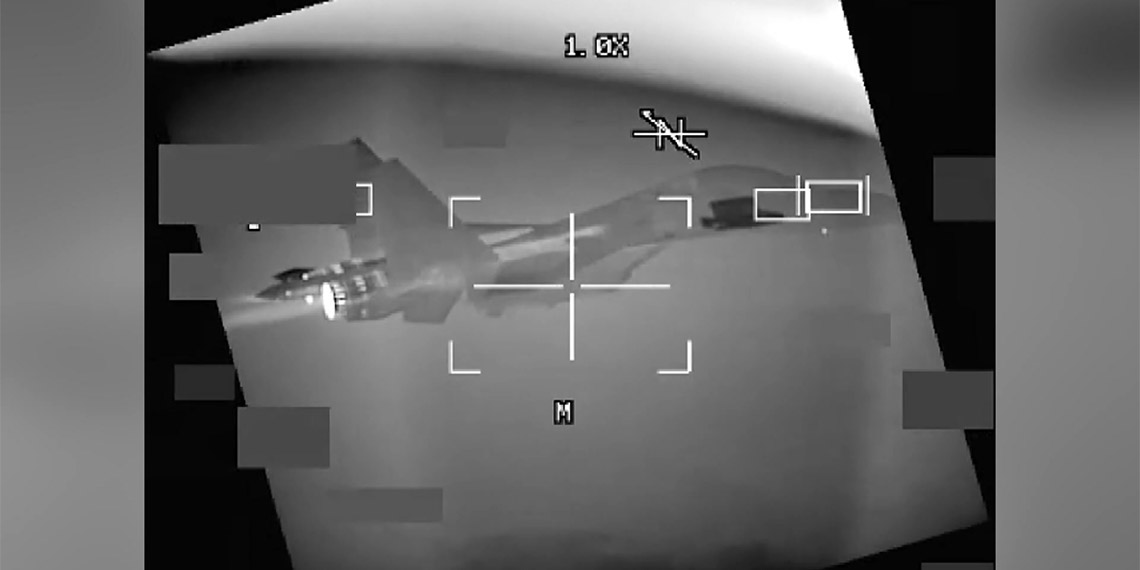 Çin J-11 savaş uçağı ABD bombardıman uçağına 3 metre yaklaştı