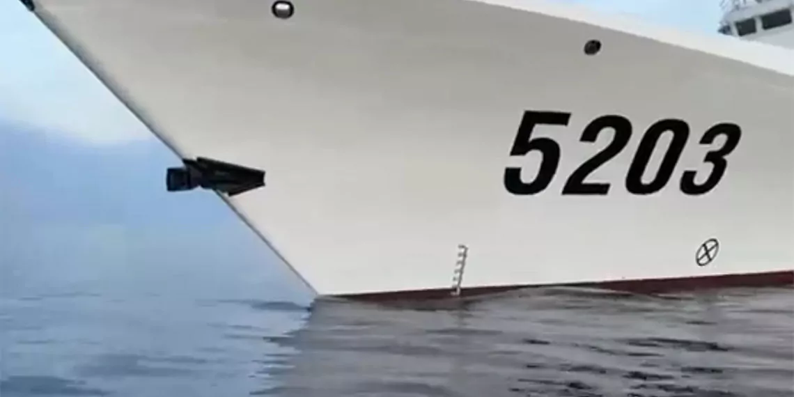Çin gemisi filipinler ikmal gemisine çarptı