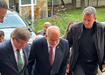 Davutoğlu ve Karamollaoğlu, Filistin'in Ankara Büyükelçiliği'ni ziyaret etti