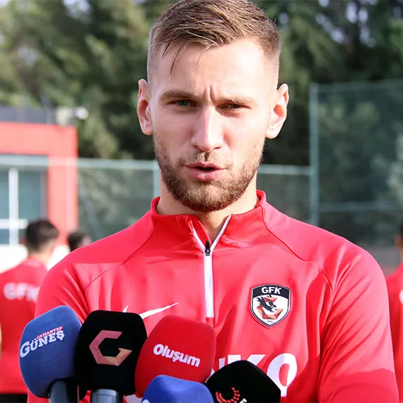 Gaziantep fk'nın forvet oyuncusu denis dragus, “beşiktaş maçı zor bir maç olacak. Biz oraya gidip de elimiz boş dönmek istemiyoruz. Kesinlikle oradan en az 1 puanla gaziantep'e geri dönmek istiyoruz” dedi.