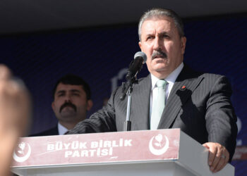 Mustafa Destici yeniden genel başkanlığa seçildi