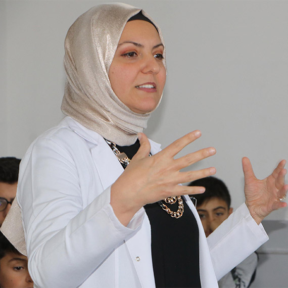 Tuba Dumlu dünyanın en iyi 50 öğretmeni arasına girdi