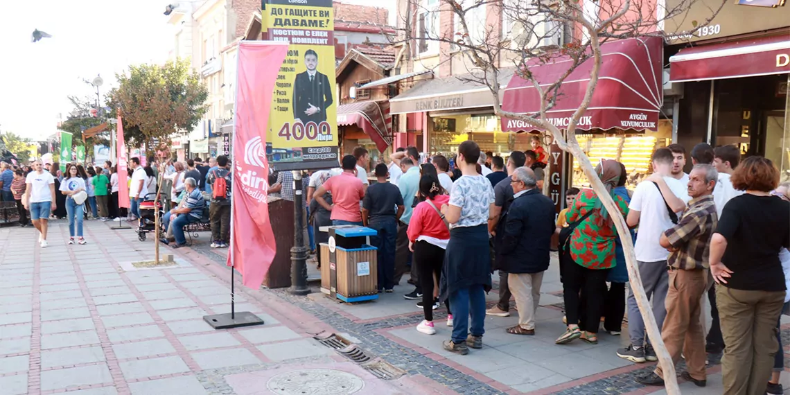 Edirnede 1 ton ciger dagitildi vatandaslar metrelerce kuyrukta bekledi 6934 dhaphoto4 - yaşam - haberton