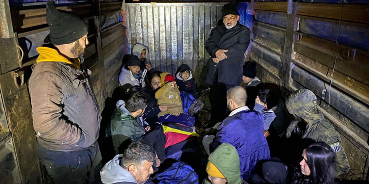 Edirne'de 1090 kaçak göçmen yakalandı