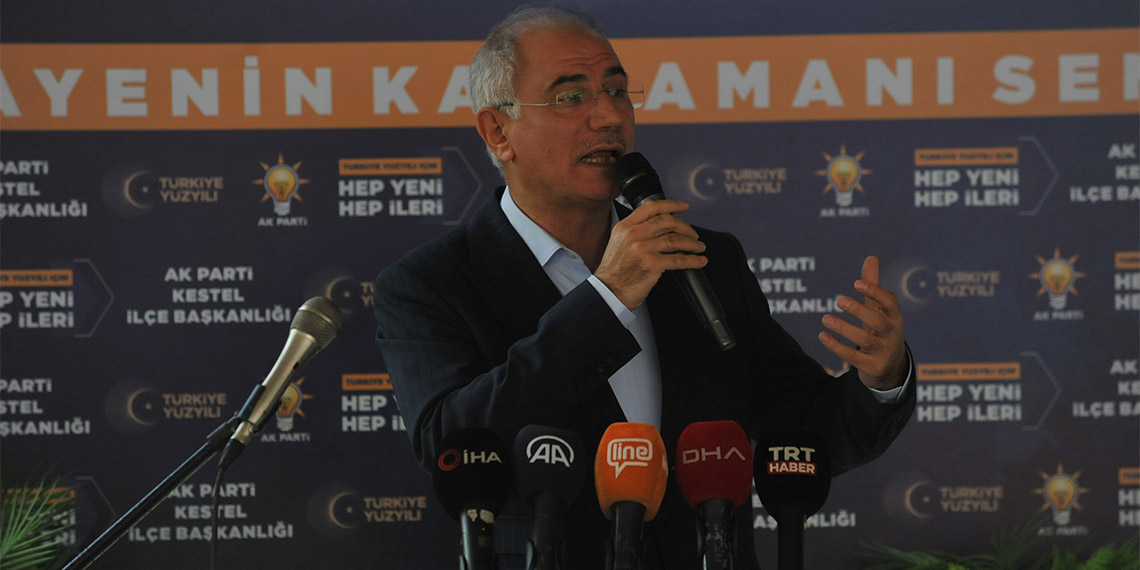 AK Parti Genel Başkanvekili Efkan Ala, "Gazze'de bombalanan insanlıktır. Böyle bir şey olabilir mi? İnsanlık kör, dünya sağır. Hastanelerde çoluk, çocuk bombalanıyor. Daha yeni haber geldi, okul bombalandı" dedi.